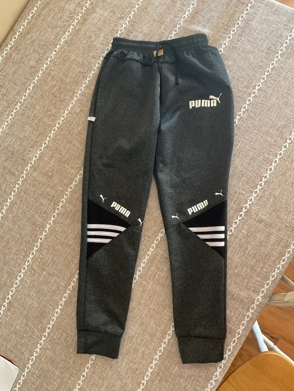 NWOT PUMA Boys Graphic Panel Joggers Sweatpants - Charcoal Gray - Size M (10/12)